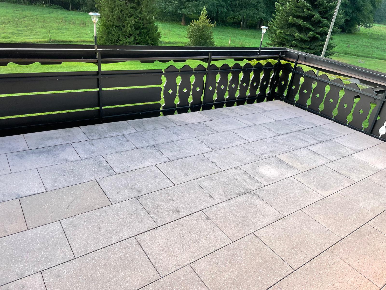 Balkonreinigung - Vorher